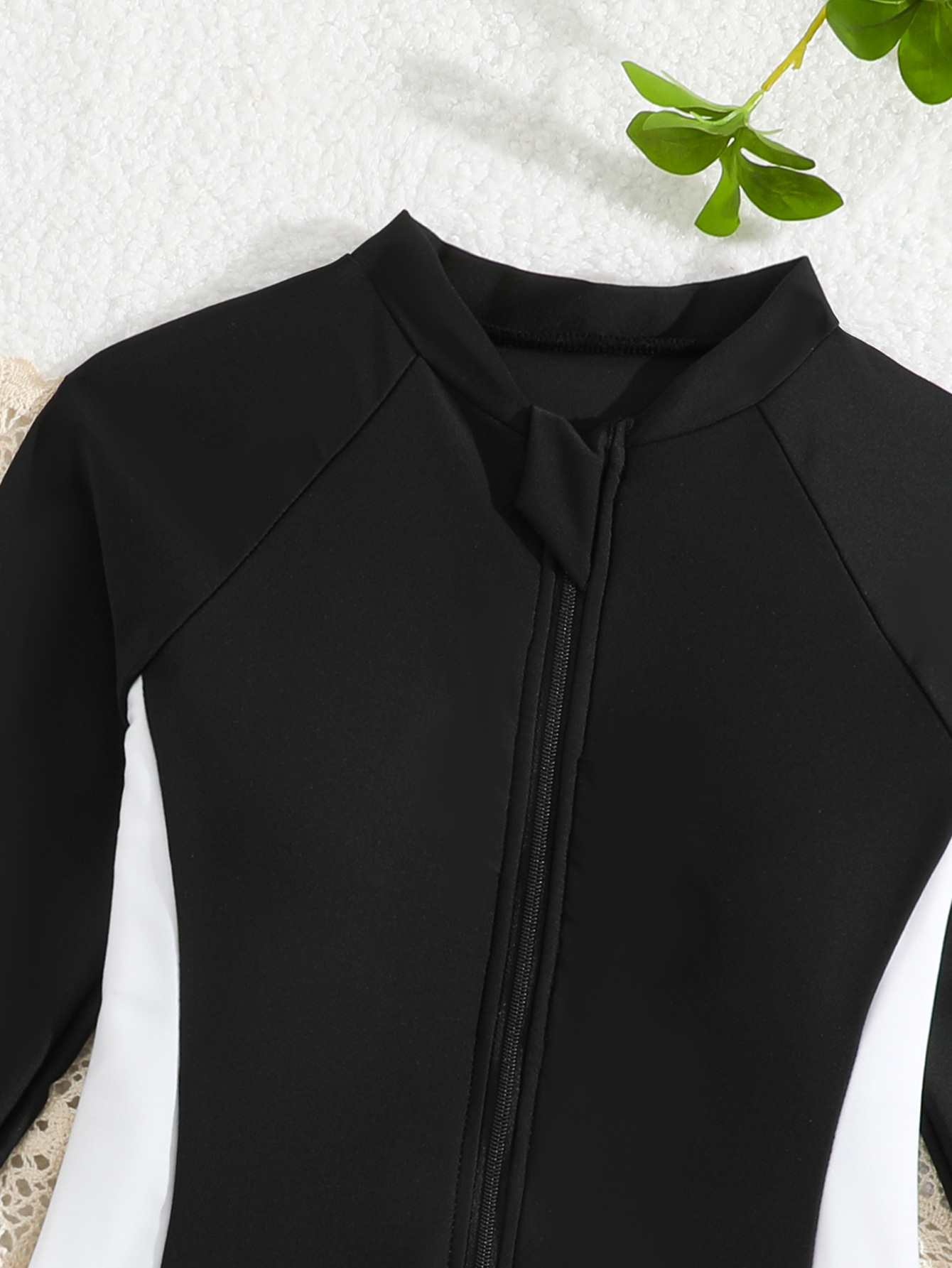 子供用黒白カラーブロック長袖ワンピース水着ハーフジップフロン - Rash Guard Long Sleeve のレビューと価格